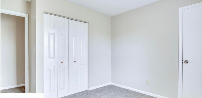 Building Photo - Live in the Heart of It All – 2BR Duplex w...