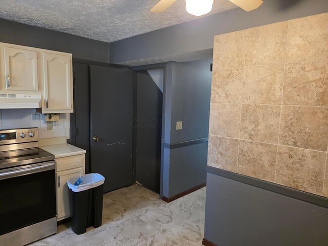 Building Photo - 7006 Finchley Dr