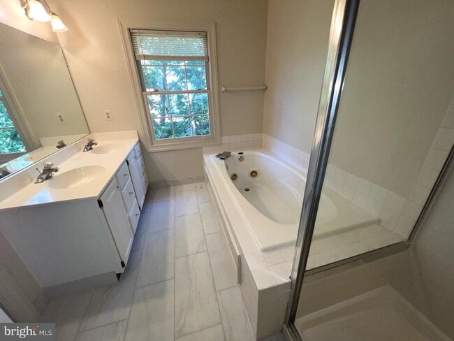 Building Photo - 2104 Patty Ln