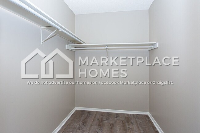 Building Photo - 3824 Cannon Dr