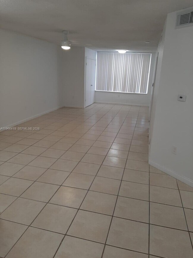 Building Photo - 2850 N Oakland Forest Dr