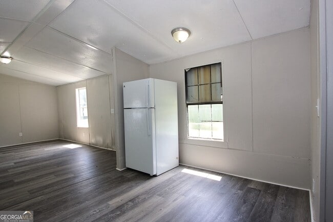 Building Photo - 340 Towler St