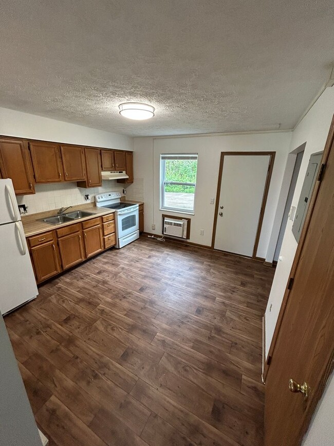 Primary Photo - Spacious 2-Bedroom Living in a Quiet Commu...