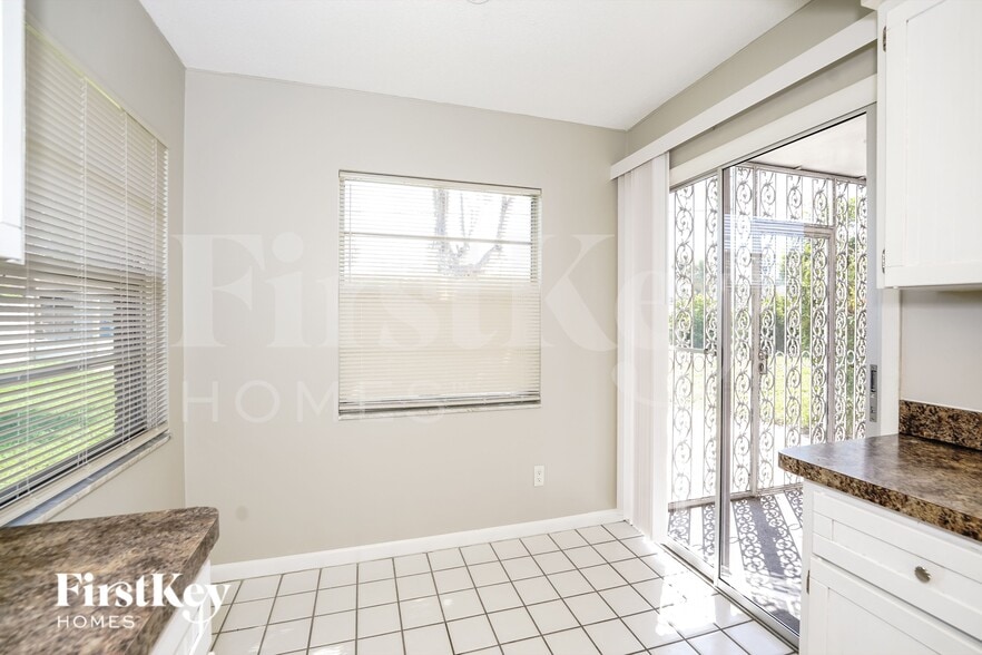 Building Photo - 1337 Mardrake Rd