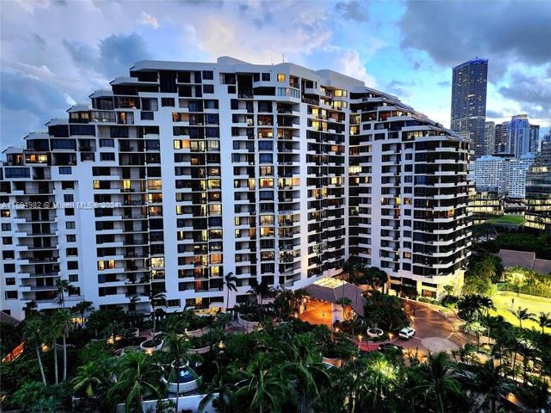 Building Photo - 540 Brickell Key Dr