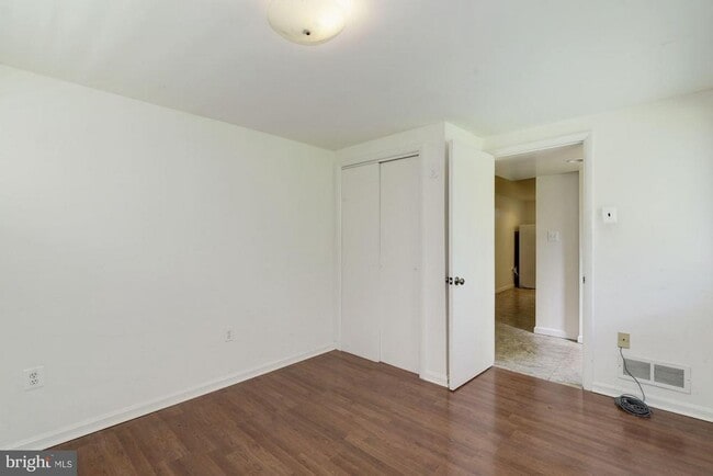 Building Photo - 6520 Lone Oak Ct