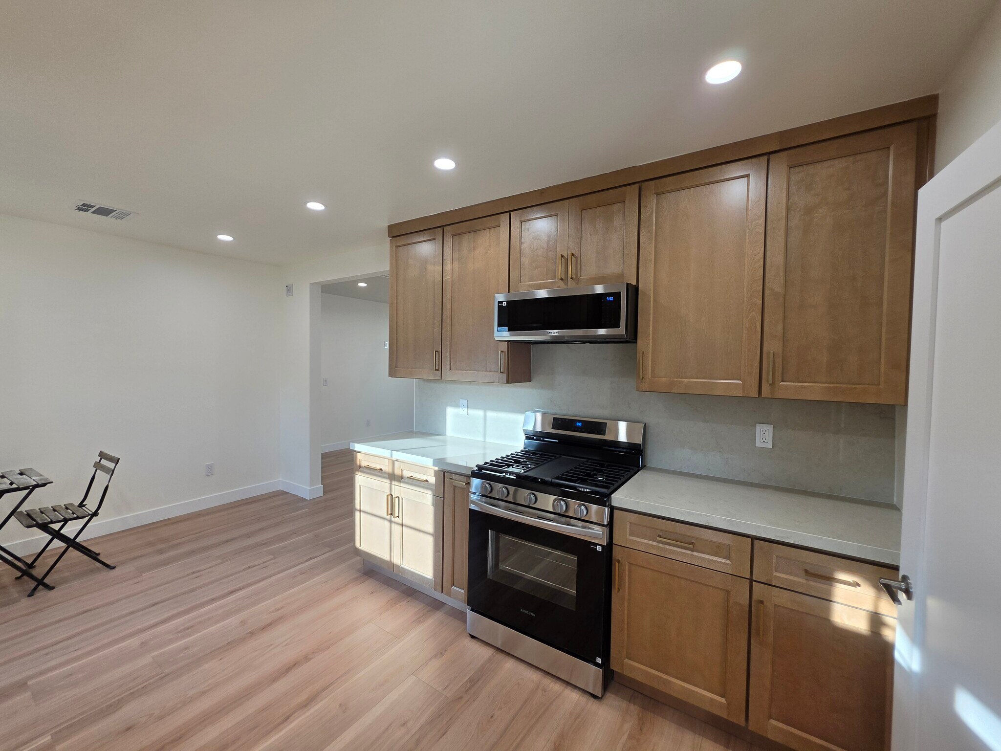 Building Photo - 2913 W Riverside Dr