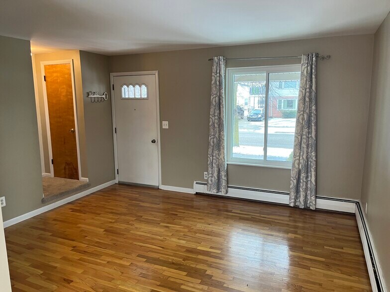 Building Photo - 503 Pine St