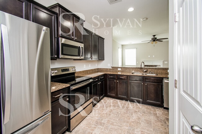 Building Photo - Feel welcome in this well-maintained 4BR 2...