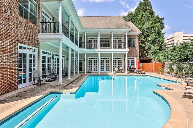 Building Photo - 5480 Glenridge View NE