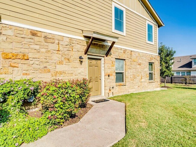 Building Photo - 1620 Bryant Dr