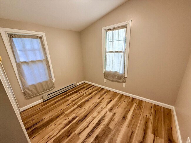 Building Photo - 283 Redfern Rd
