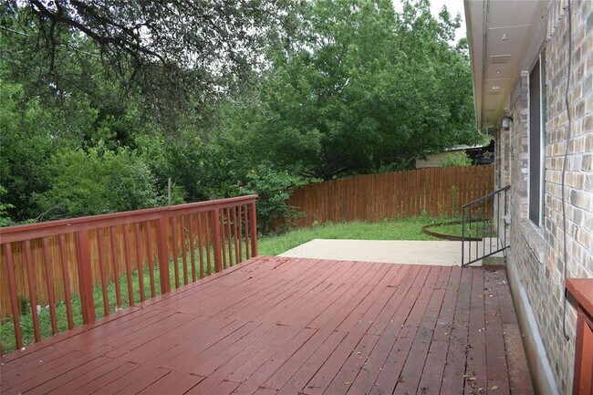 Building Photo - 2418 Willow Way