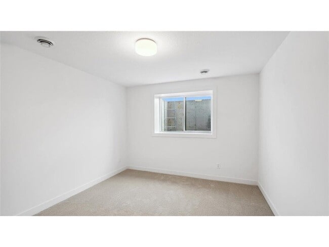 Building Photo - 2133 Westpointe Dr