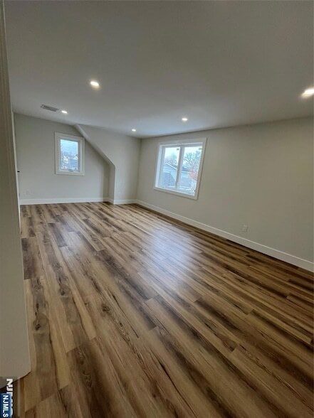 Building Photo - 17 Market St