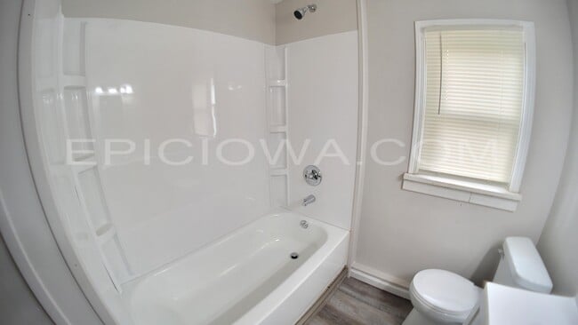 Building Photo - 1339 K Ave NE