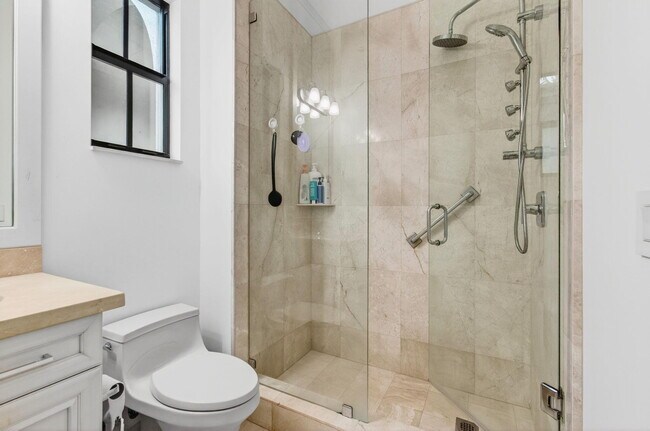 Building Photo - 17662 Cadena Dr