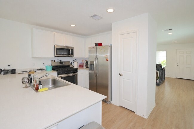 Building Photo - 7430 Clover Chase Dr