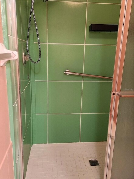 Building Photo - 6330 Green Oaks Cir