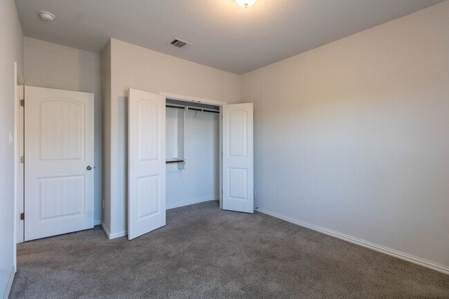 Building Photo - Stunning two story 4 bedroom with den and media/ game area in Pflugerville!
