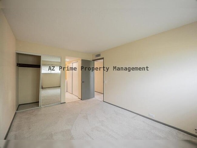 Building Photo - 4710 N 10th Pl