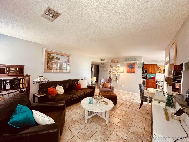 Building Photo - 225 S Tropical Trail