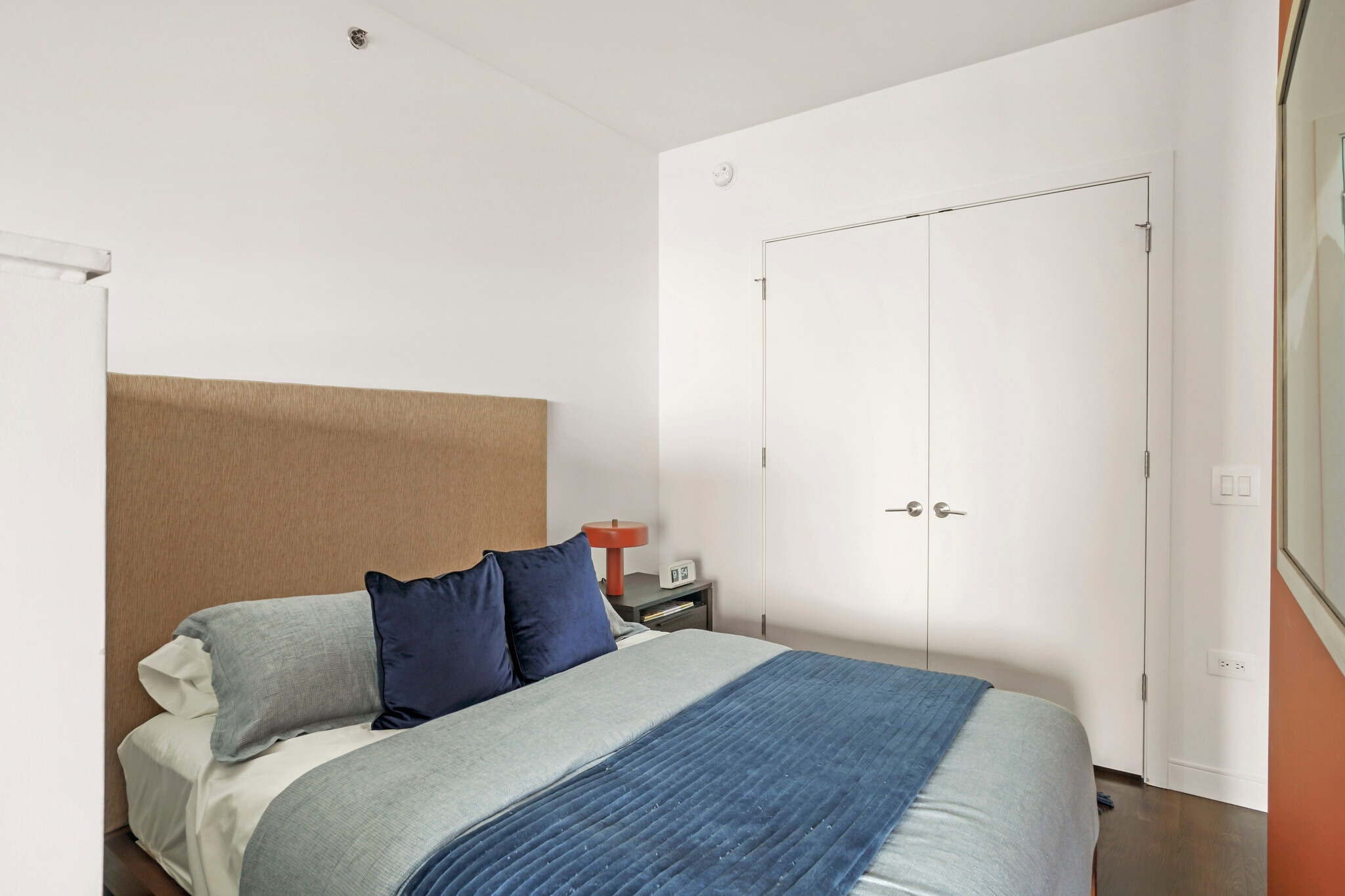 Building Photo - 461 E Waterside Dr