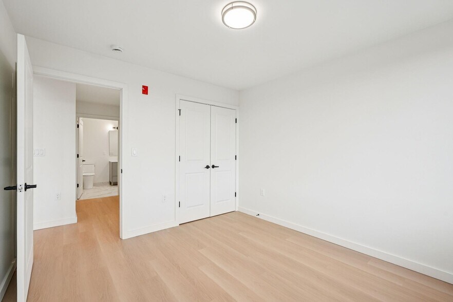 Building Photo - 1 Mallory Ave