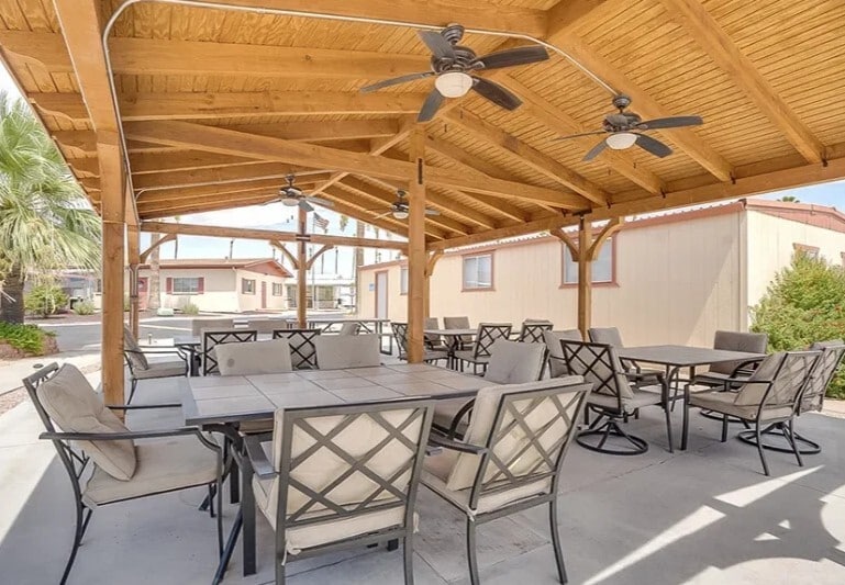 Building Photo - 800 W Apache Trail