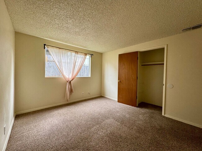 Building Photo - 4564greg