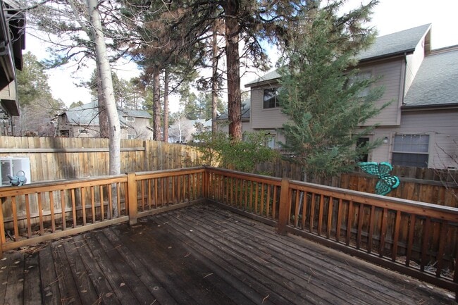 Building Photo - 3-Bed / 2.5-Bath Townhome in Boulder Point Near FUTS Trails