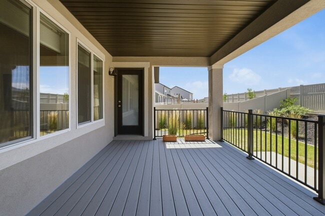 Building Photo - 617 N Bennedict Dr