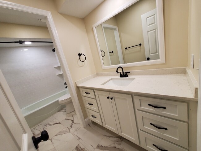 Building Photo - 6608 Autumnleaf Dr