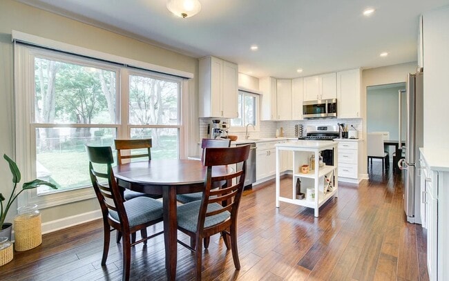 Building Photo - 1344 Fir Ct