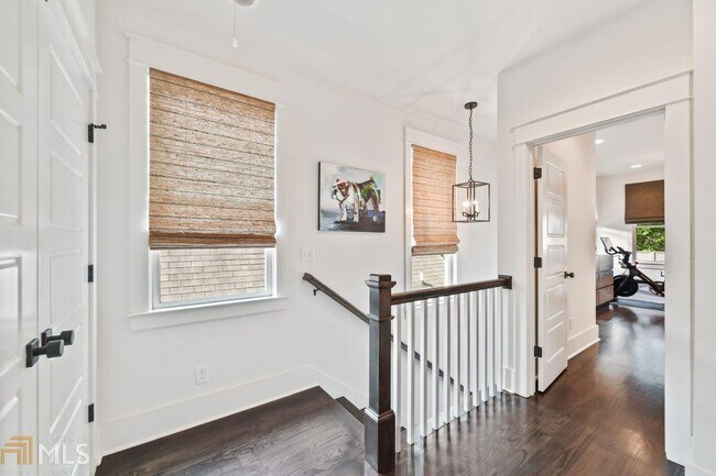 Building Photo - 222 Lampkin St NE