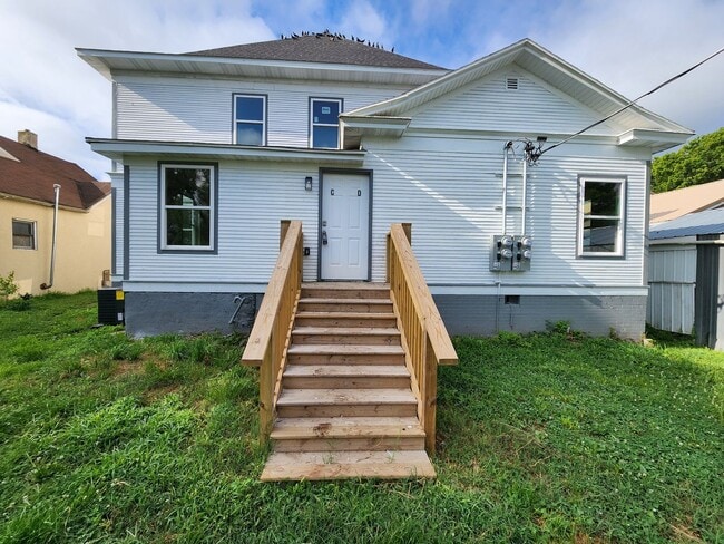 Building Photo - Spacious 2-Bedroom, 1-Bathroom Home AVAILA...