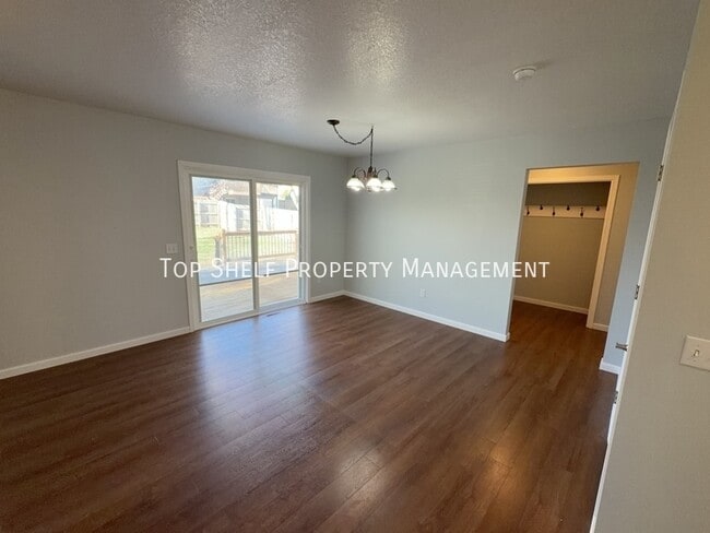 Building Photo - 4542 Meadow Valley Dr