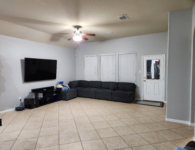 Building Photo - 8622 Austin Thomas Dr