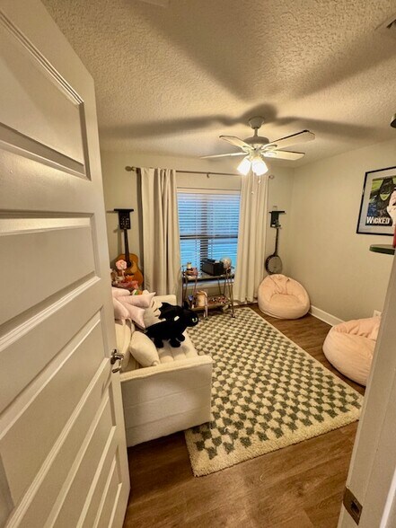 Building Photo - 9302 46th Ct E