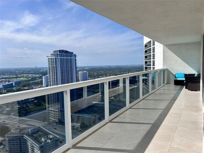 Building Photo - 1830 S Ocean Dr