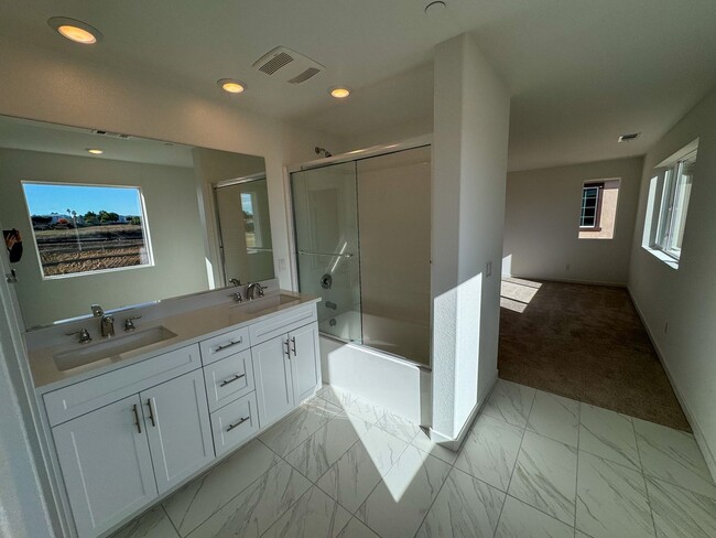 Building Photo - 5 bedroom Murrieta home for LEASE!