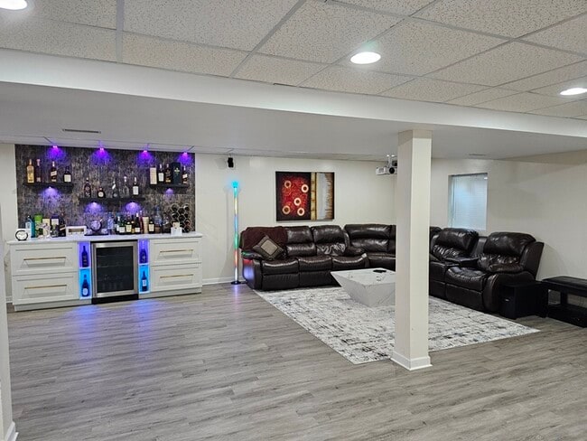 Building Photo - 3730 Baybrook Dr