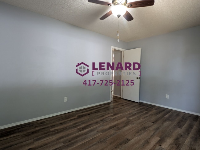 Building Photo - Large 4 Bedroom Home