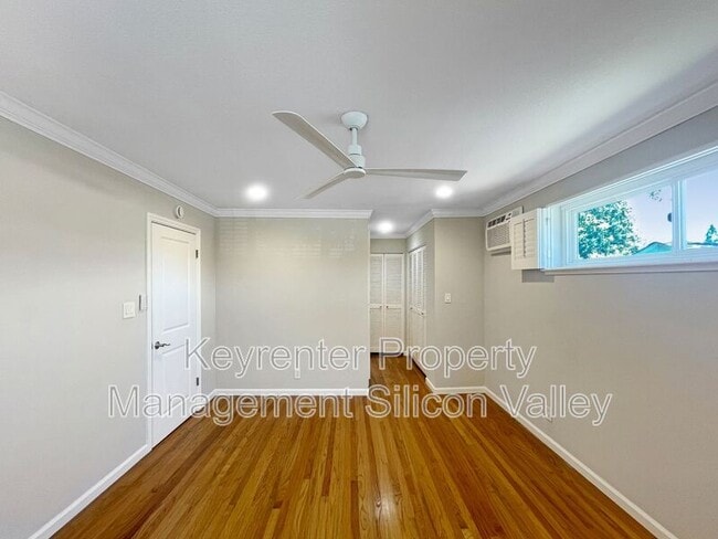 Building Photo - 958 Cherry Ave