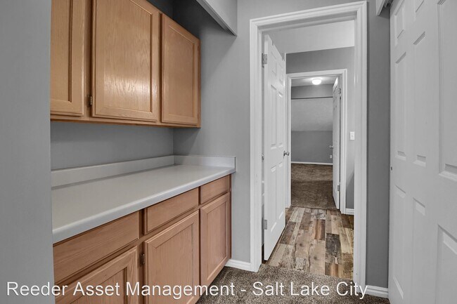 Building Photo - 6002 Liberty Oaks Cove