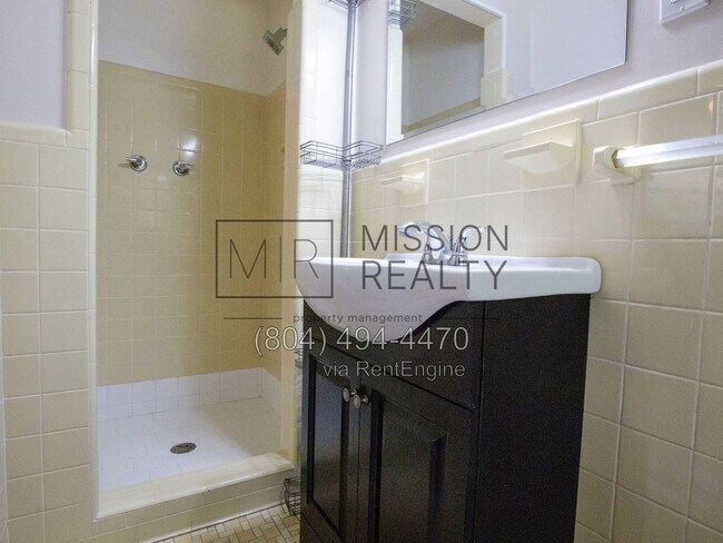 Building Photo - 325 Fairwood Dr