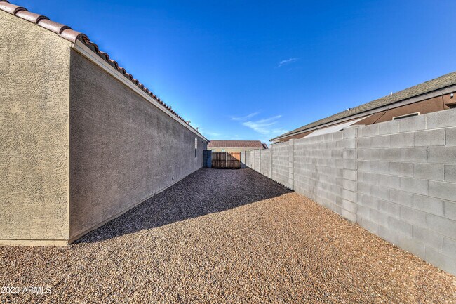 Building Photo - 37061 N Sidewinder Dr
