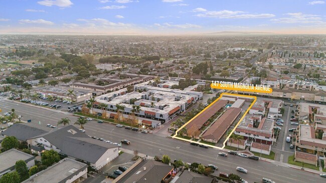 Building Photo - Agate Manor