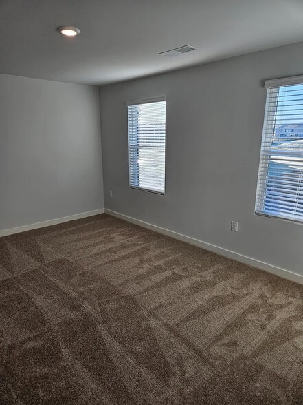 Building Photo - Room in House on Hibiscus Wy