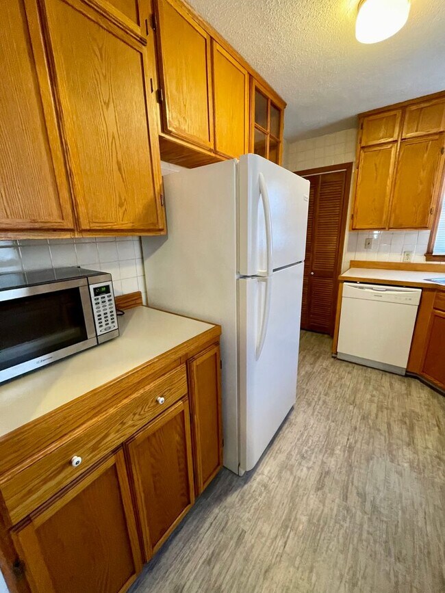 Building Photo - Coming Soon: 3BR Home with Bonus Space & Quick Highway Access